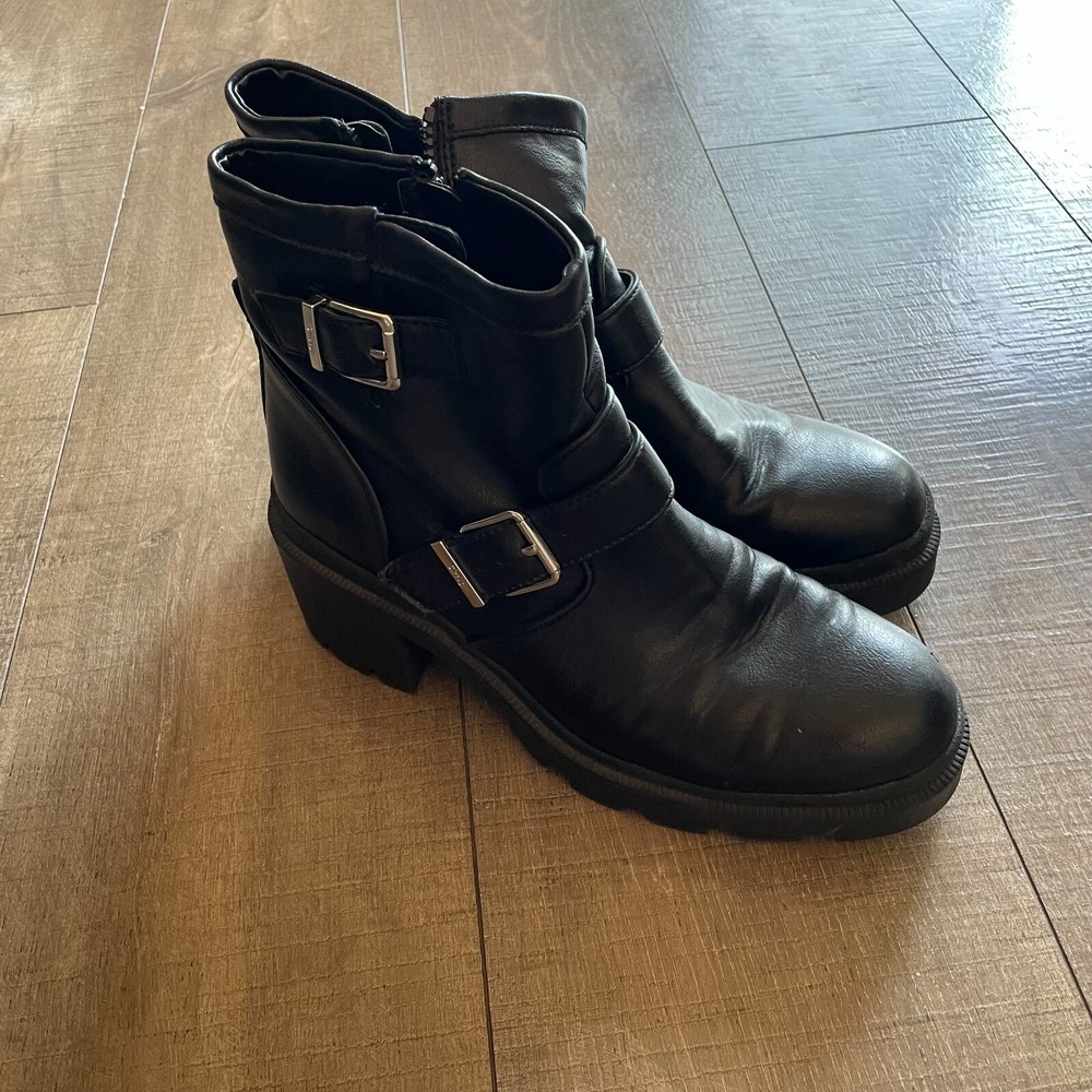 Circus Sam Edelman 9.5 Black Moto Rocker Boots Buckle Lug Sole Zip Grunge Bootie